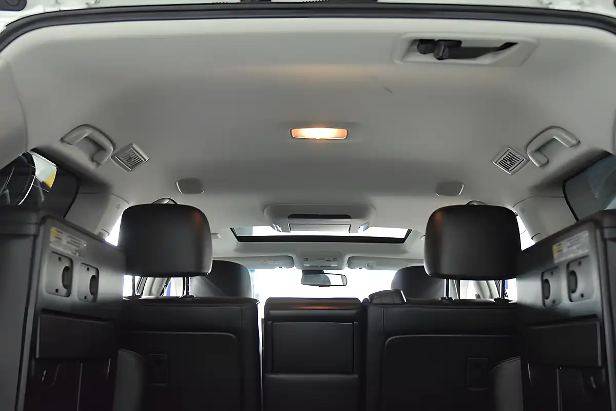 Used 2013 Toyota Land Cruiser V8 Zx Pearl White - Interior and Exterior details 15