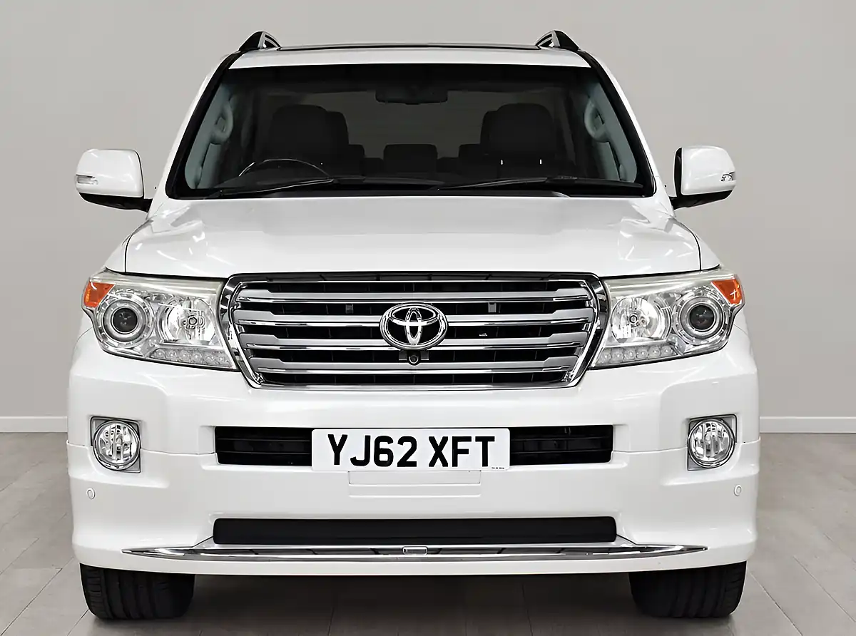 Used 2013 Toyota Land Cruiser V8 Zx Pearl White - Interior and Exterior details 2