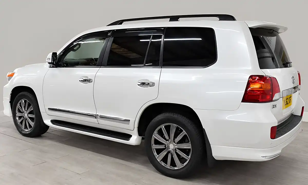Used 2013 Toyota Land Cruiser V8 Zx Pearl White - Interior and Exterior details 4