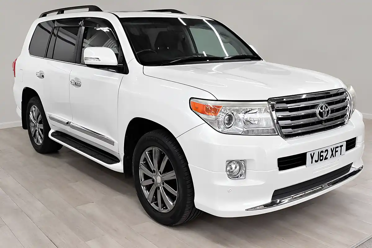 Used 2013 Toyota Land Cruiser V8 Zx Pearl White - Interior and Exterior details 5
