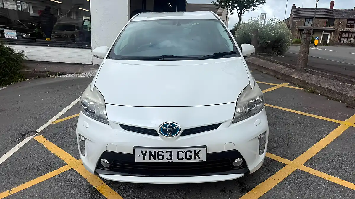 Used 2013 Toyota Prius T Spirit Pearl White - Interior and Exterior details 10