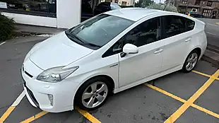 Used 2013 Toyota Prius T Spirit Pearl White - Interior and Exterior details 11