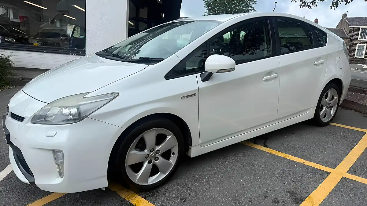 Used 2013 Toyota Prius T Spirit Pearl White - Interior and Exterior details 12