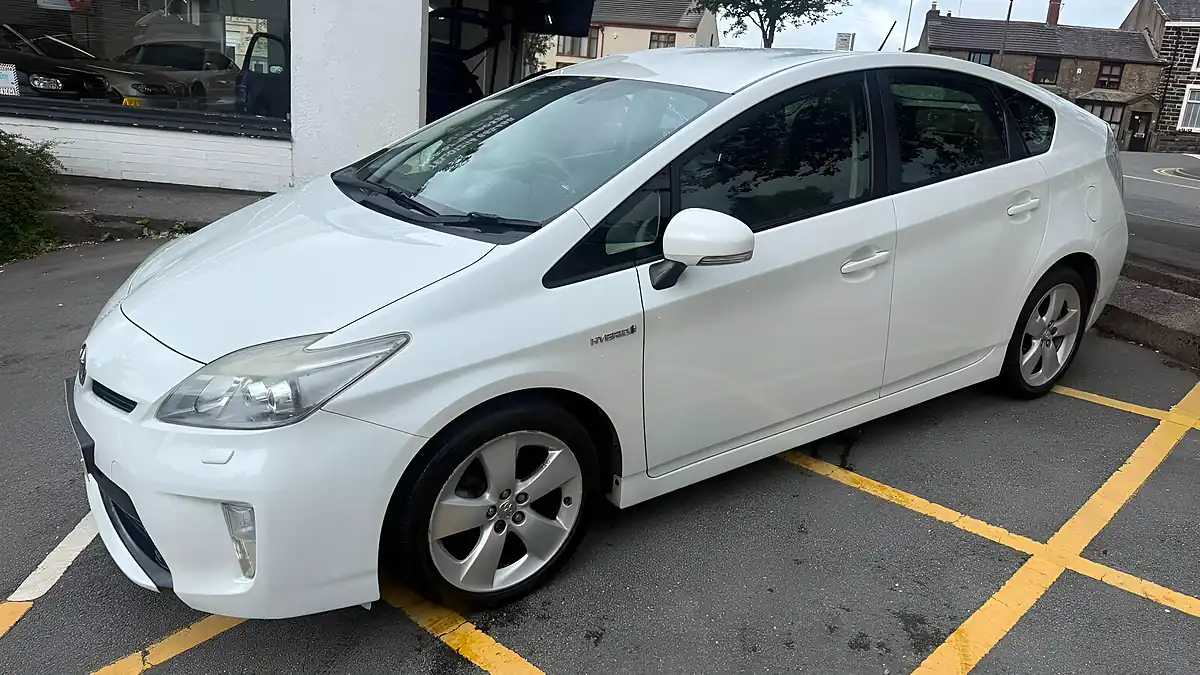 Used 2013 Toyota Prius T Spirit Pearl White - Interior and Exterior details 13