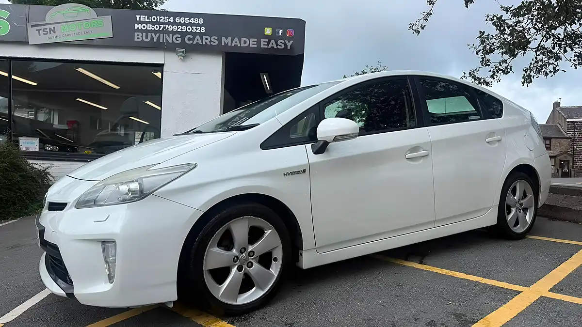 Used 2013 Toyota Prius T Spirit Pearl White - Interior and Exterior details 14