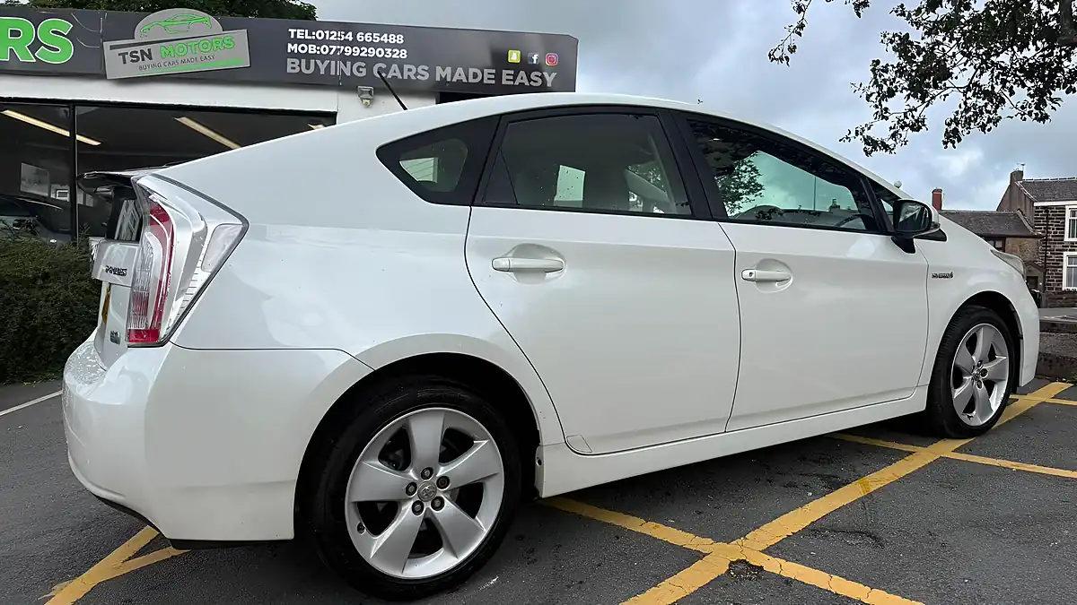 Used 2013 Toyota Prius T Spirit Pearl White - Interior and Exterior details 3
