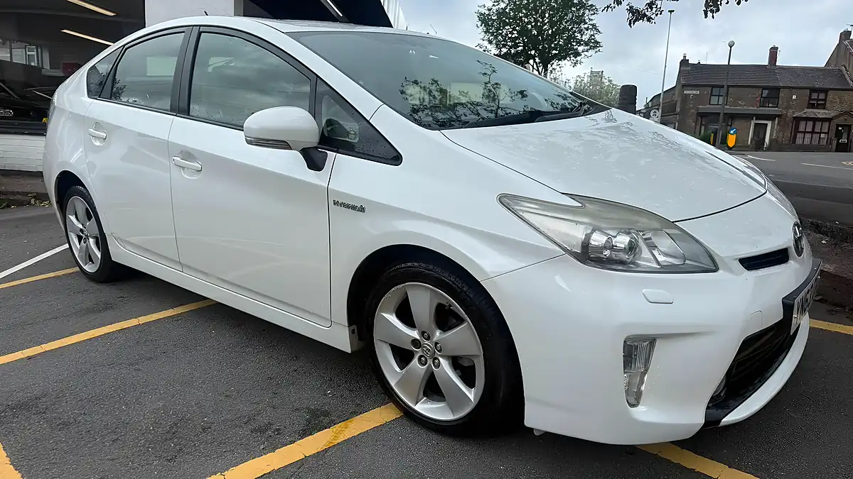 Used 2013 Toyota Prius T Spirit Pearl White - Interior and Exterior details 6