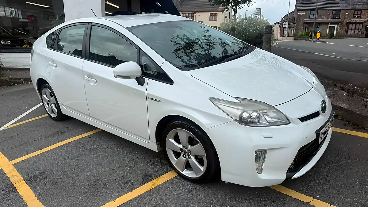 Used 2013 Toyota Prius T Spirit Pearl White - Interior and Exterior details 7