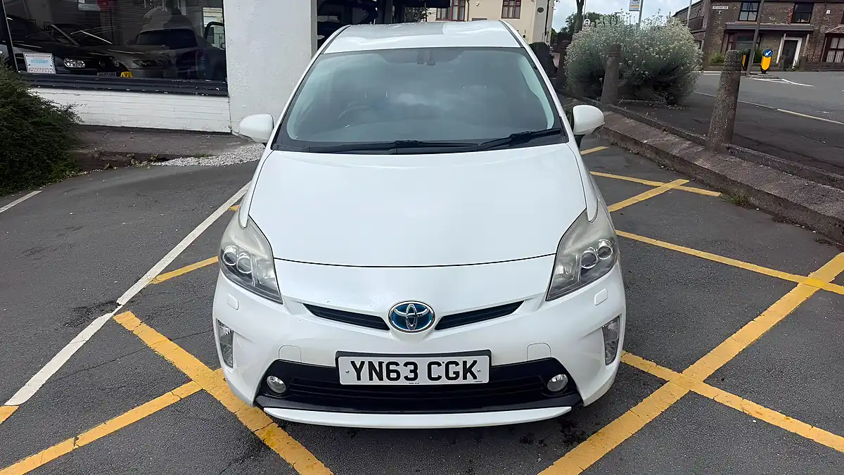 Used 2013 Toyota Prius T Spirit Pearl White - Interior and Exterior details 8