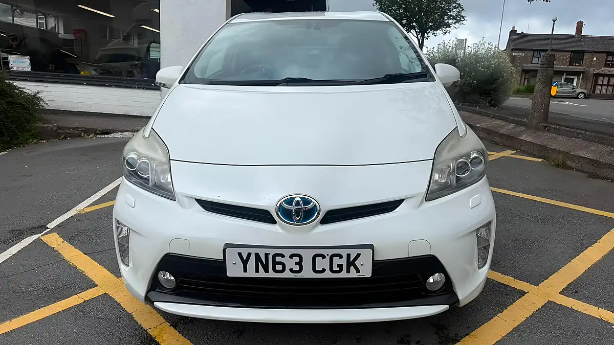 Used 2013 Toyota Prius T Spirit Pearl White - Interior and Exterior details 9