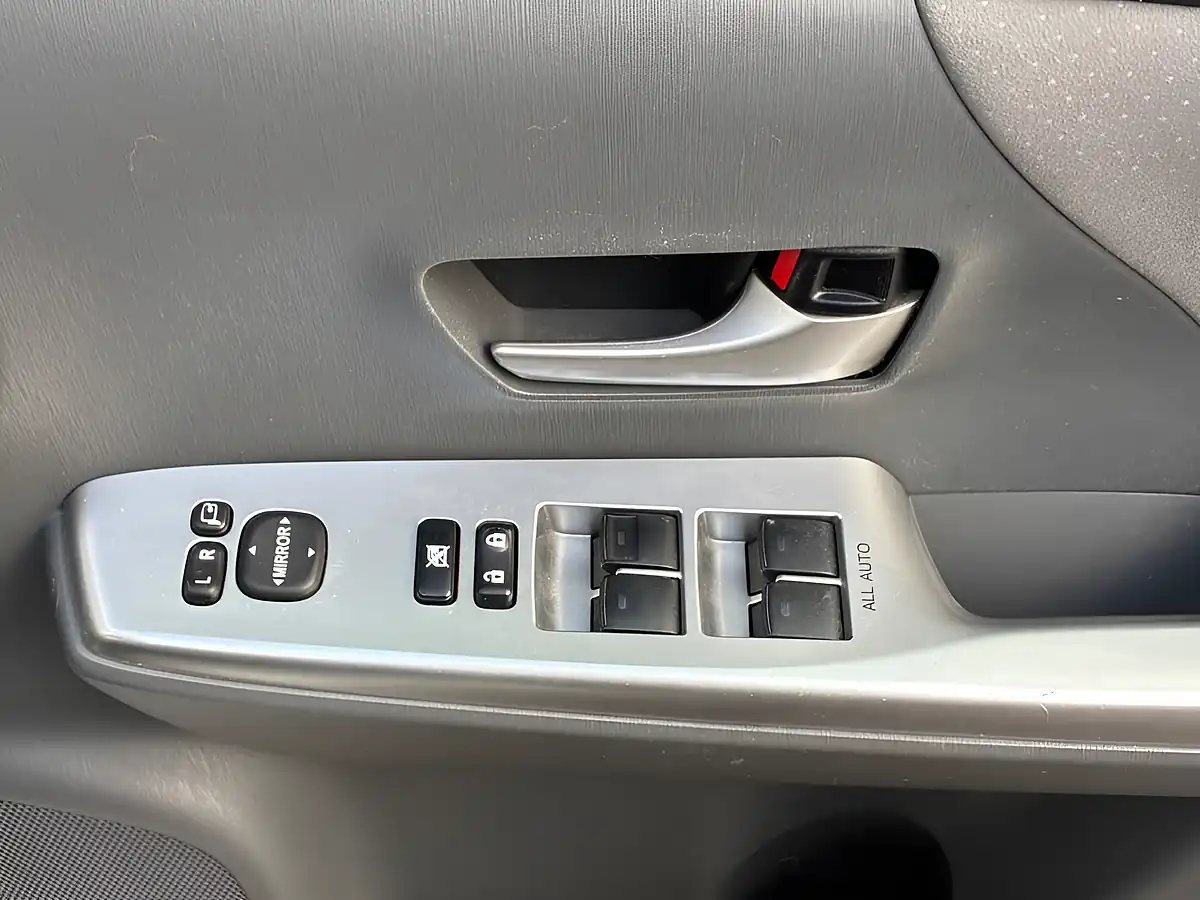 Used 2013 Toyota Prius+ T Spirit Silver - Interior and Exterior details 11