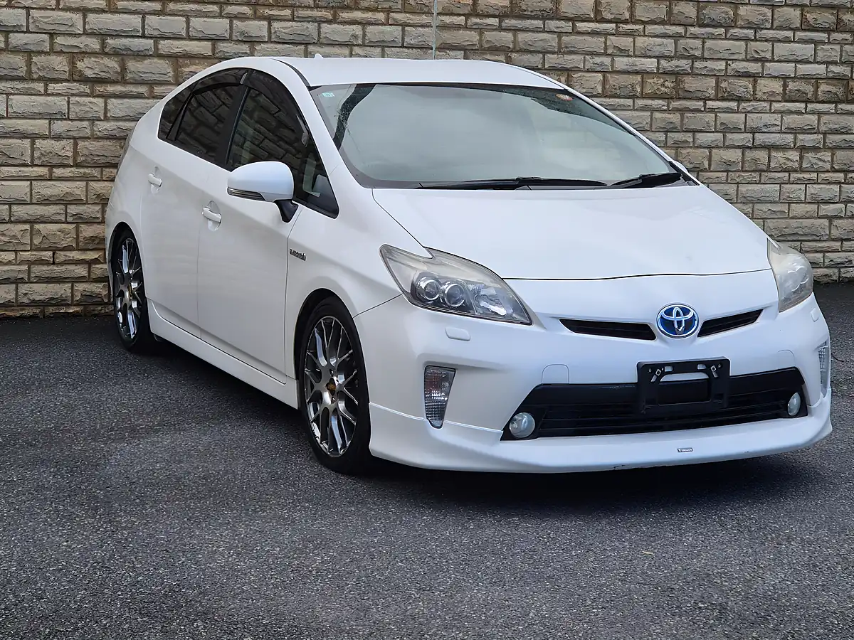 Used 2013 Toyota Prius T Spirit White - Interior and Exterior details 11