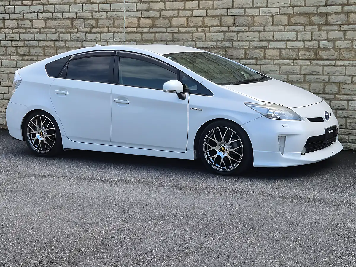 Used 2013 Toyota Prius T Spirit White - Interior and Exterior details 13