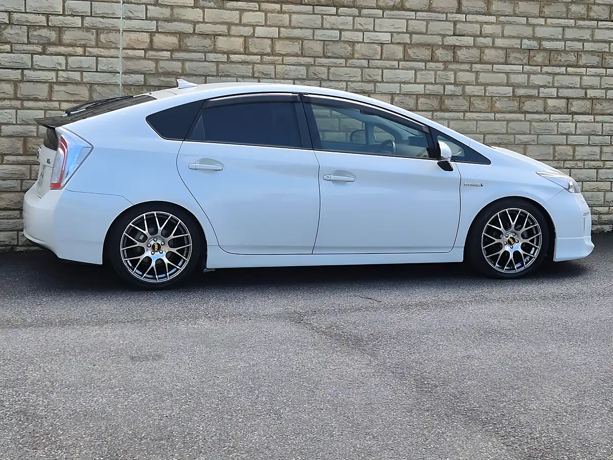 Used 2013 Toyota Prius T Spirit White - Interior and Exterior details 16