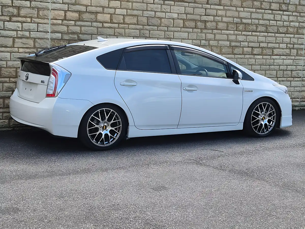 Used 2013 Toyota Prius T Spirit White - Interior and Exterior details 17