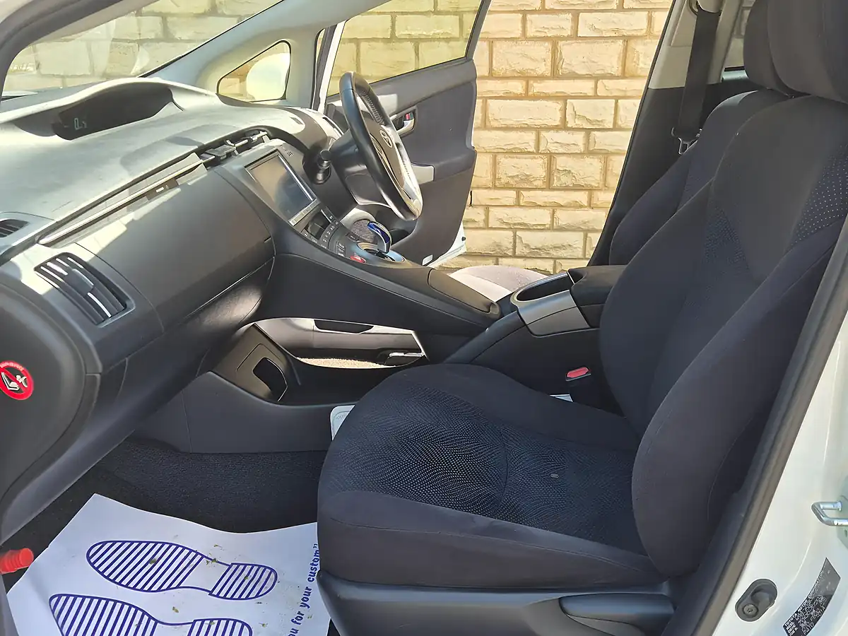 Used 2013 Toyota Prius T Spirit White - Interior and Exterior details 18