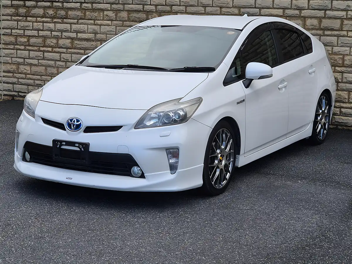 Used 2013 Toyota Prius T Spirit White - Interior and Exterior details 4