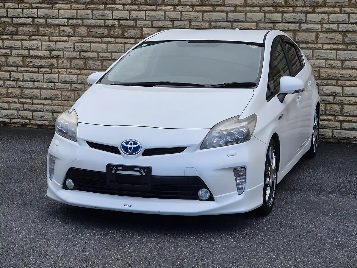 Used 2013 Toyota Prius T Spirit White - Interior and Exterior details 5