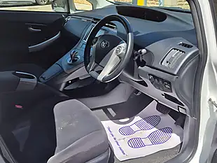Used 2013 Toyota Prius T Spirit White - Interior and Exterior details 6