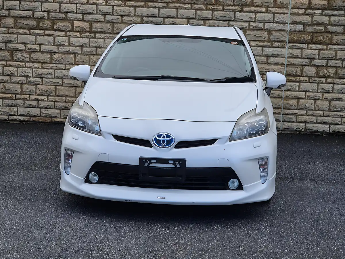 Used 2013 Toyota Prius T Spirit White - Interior and Exterior details 7