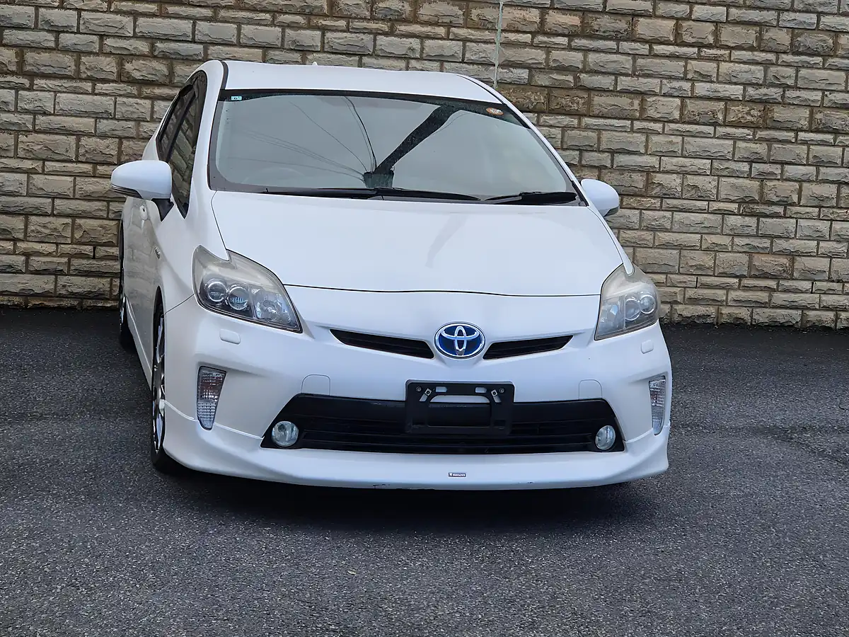 Used 2013 Toyota Prius T Spirit White - Interior and Exterior details 8