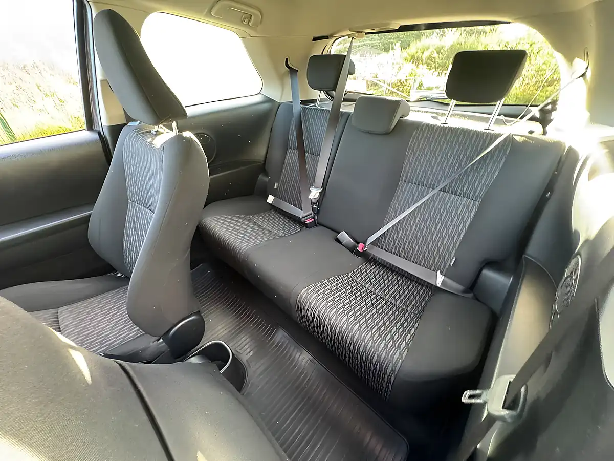 Used 2013 Toyota Yaris T2 Blue - Interior and Exterior details 11