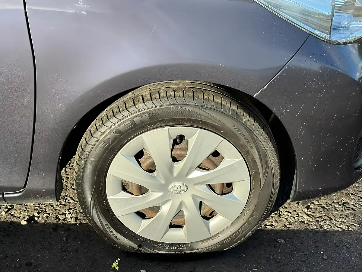 Used 2013 Toyota Yaris T2 Blue - Interior and Exterior details 17