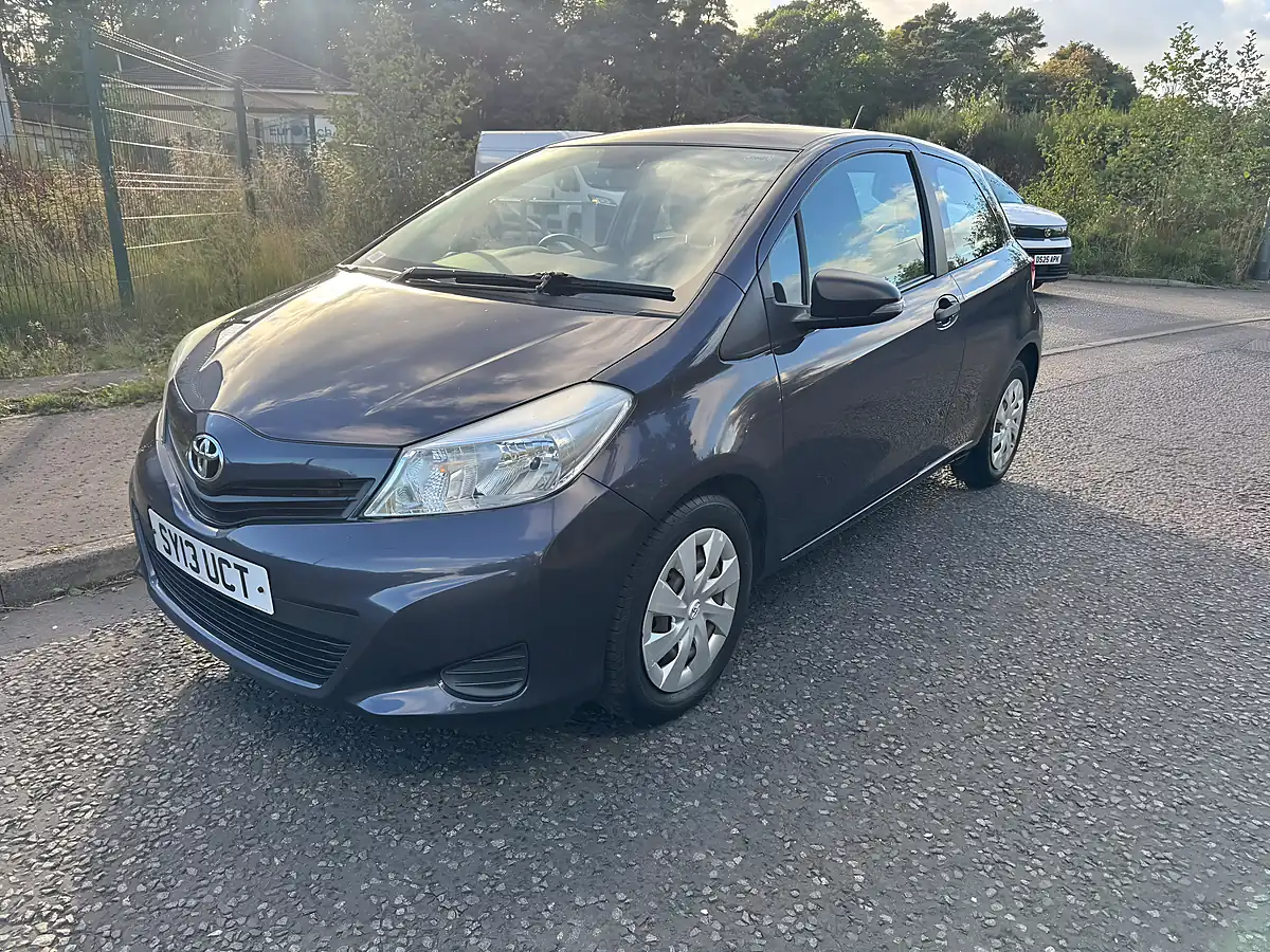 Used 2013 Toyota Yaris T2 Blue - Interior and Exterior details 3
