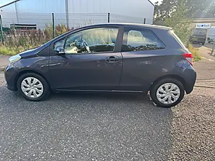 Used 2013 Toyota Yaris T2 Blue - Interior and Exterior details 4