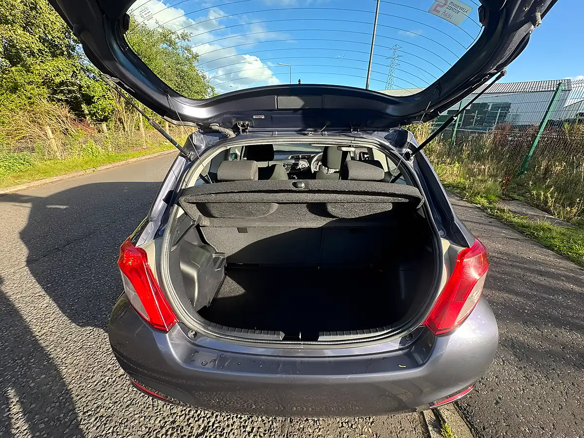 Used 2013 Toyota Yaris T2 Blue - Interior and Exterior details 8