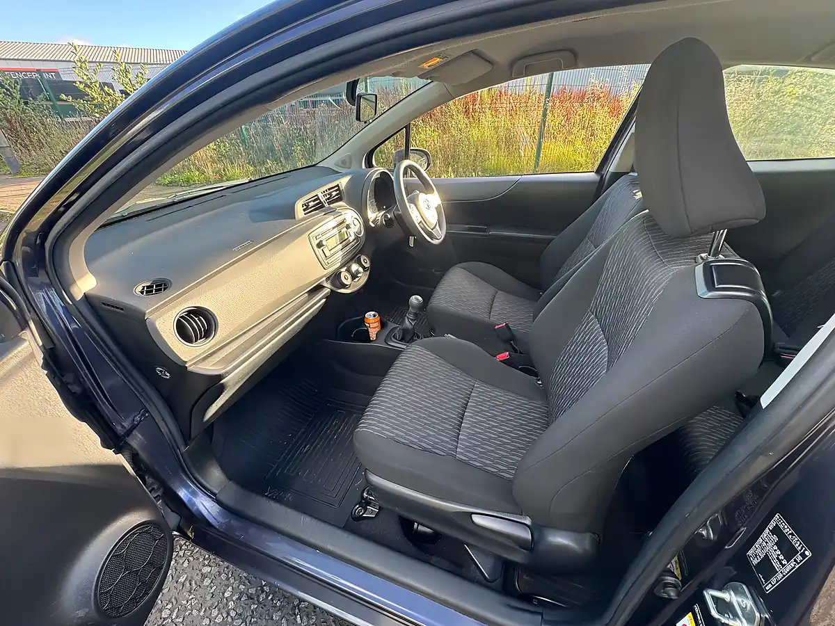Used 2013 Toyota Yaris T2 Blue - Interior and Exterior details 9