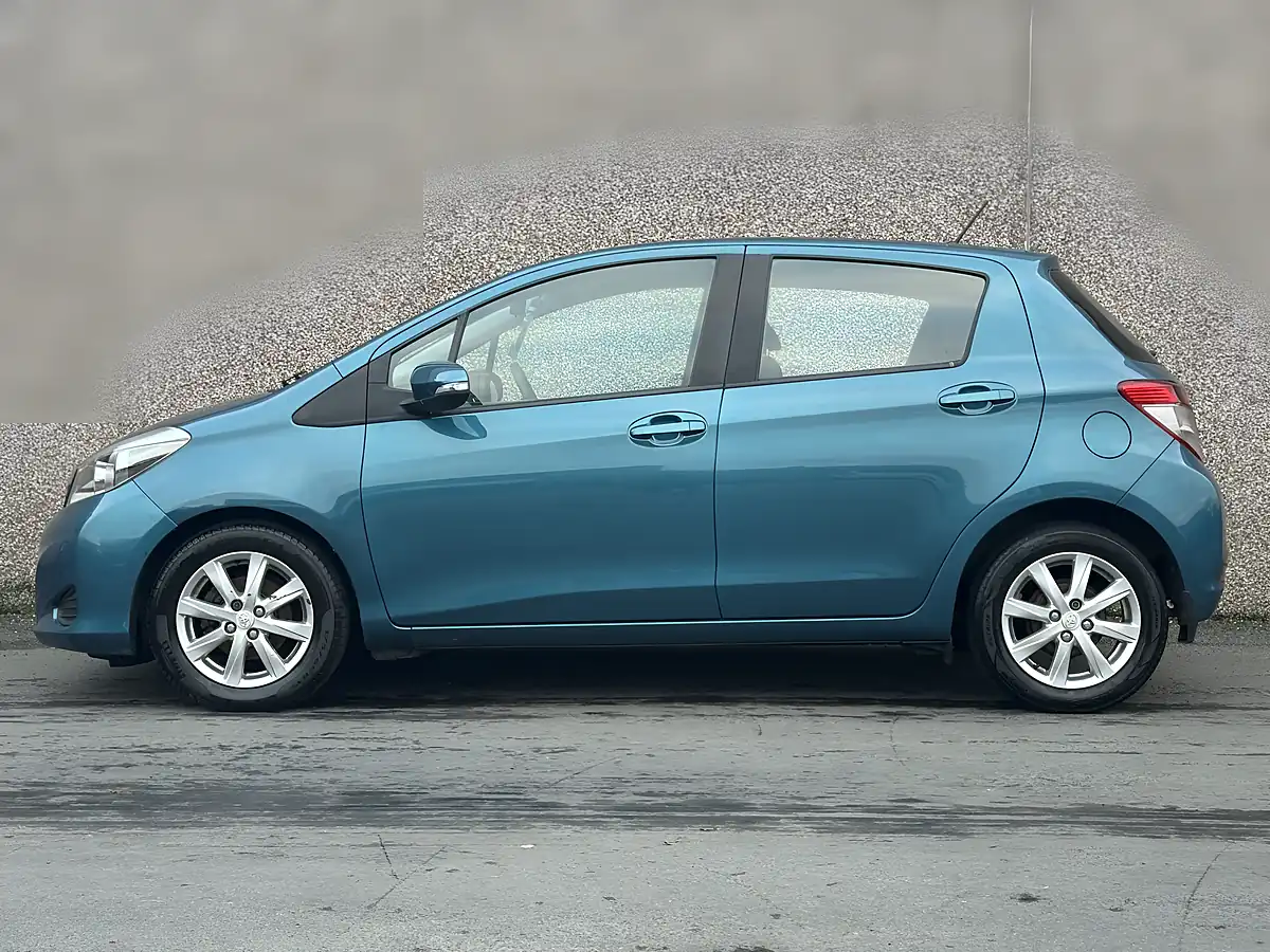Used 2013 Toyota Yaris Tr Blue - Interior and Exterior details 2