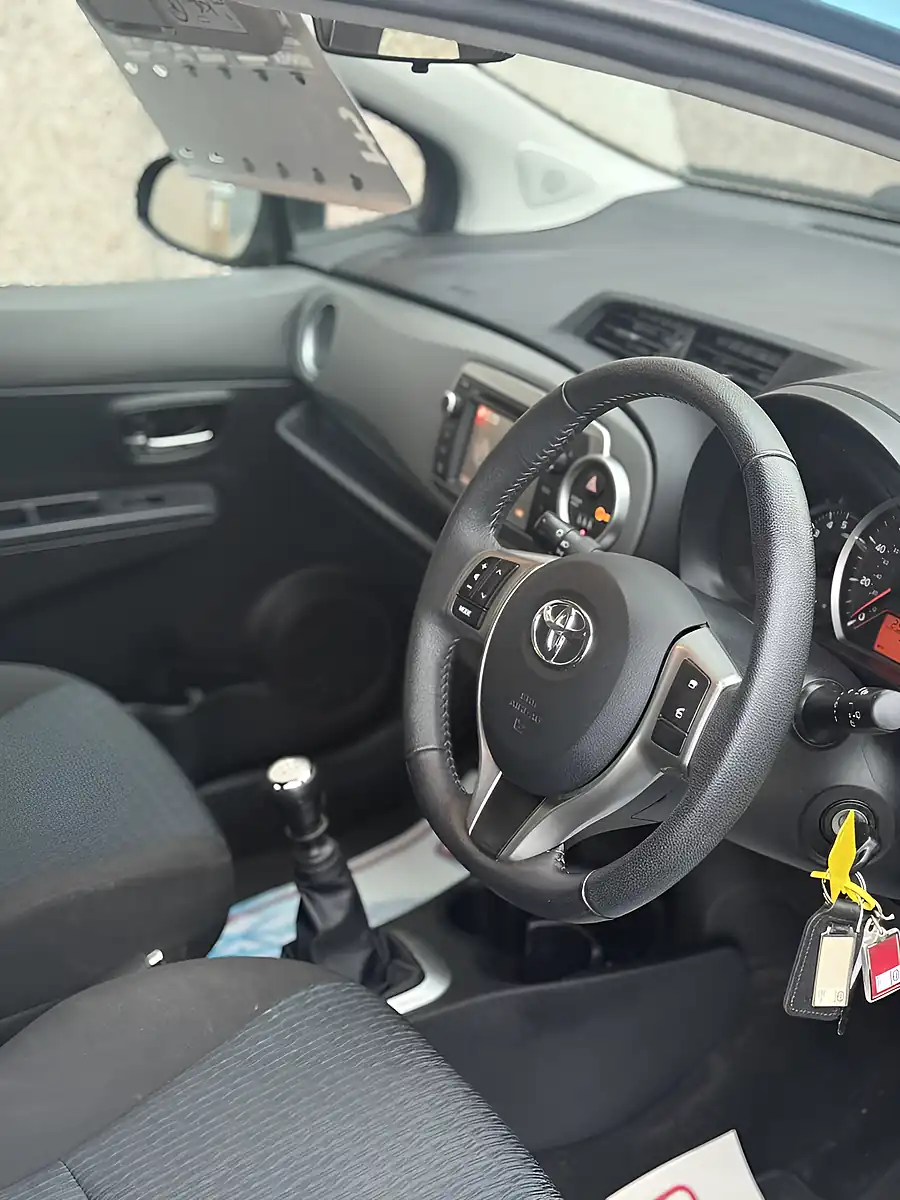 Used 2013 Toyota Yaris Tr Blue - Interior and Exterior details 6