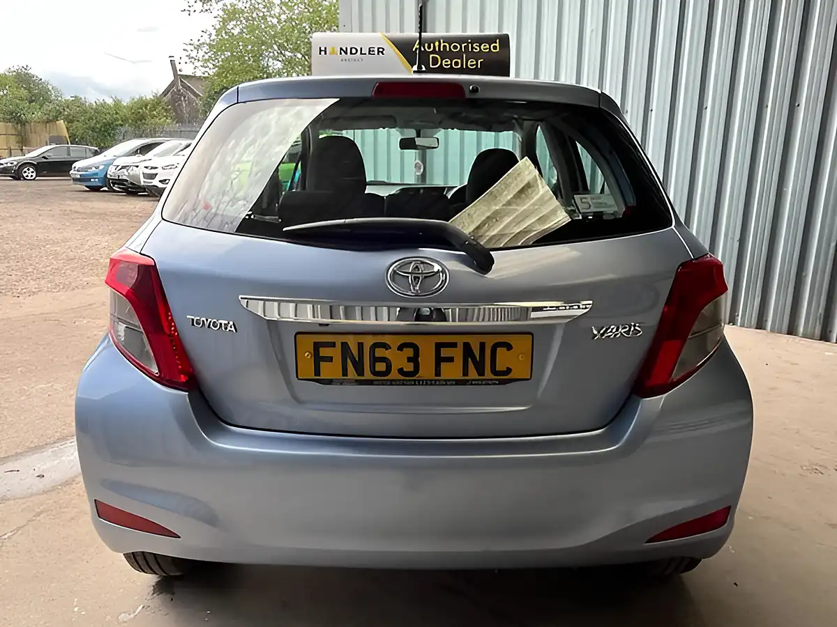 Used 2013 Toyota Yaris Tr Blue - Interior and Exterior details 17