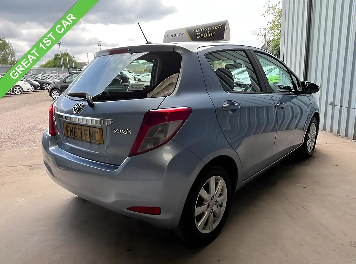 Used 2013 Toyota Yaris Tr Blue - Interior and Exterior details 3