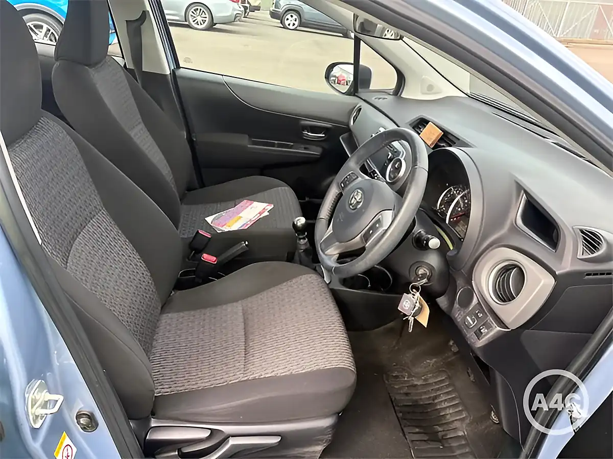 Used 2013 Toyota Yaris Tr Blue - Interior and Exterior details 5