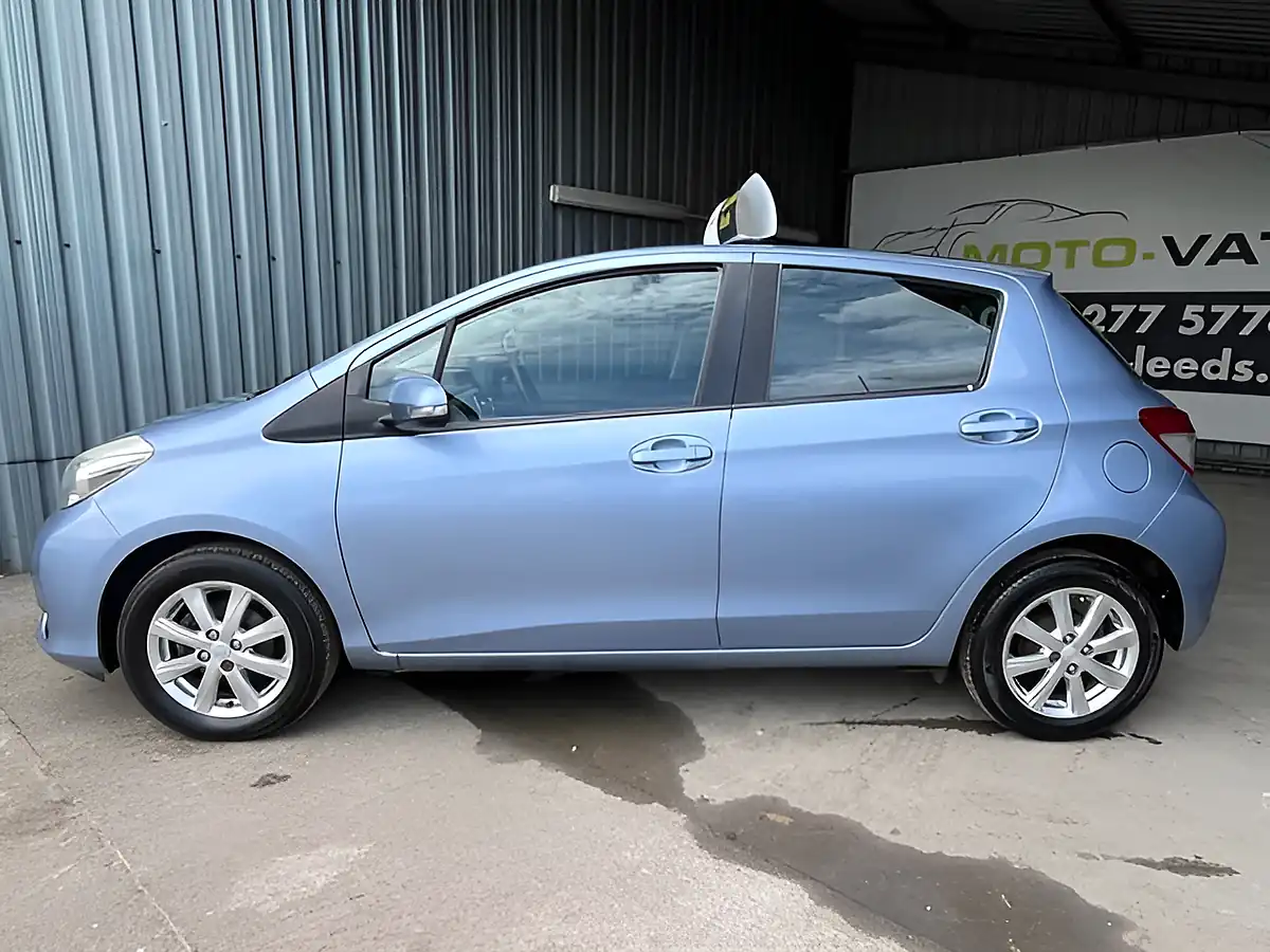 Used 2013 Toyota Yaris Tr Blue - Interior and Exterior details 8