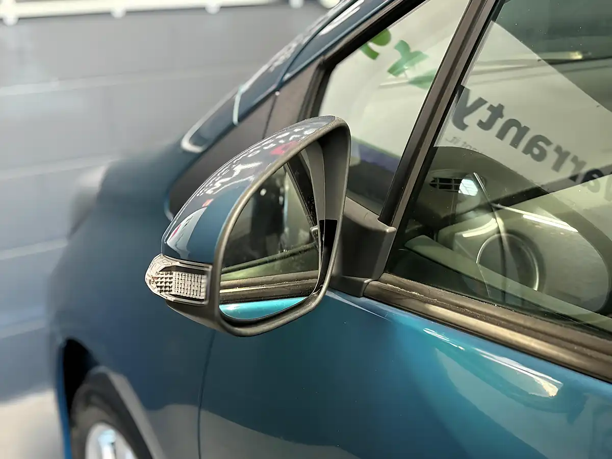 Used 2013 Toyota Yaris Tr Blue - Interior and Exterior details 10
