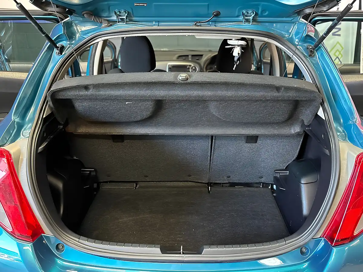 Used 2013 Toyota Yaris Tr Blue - Interior and Exterior details 12