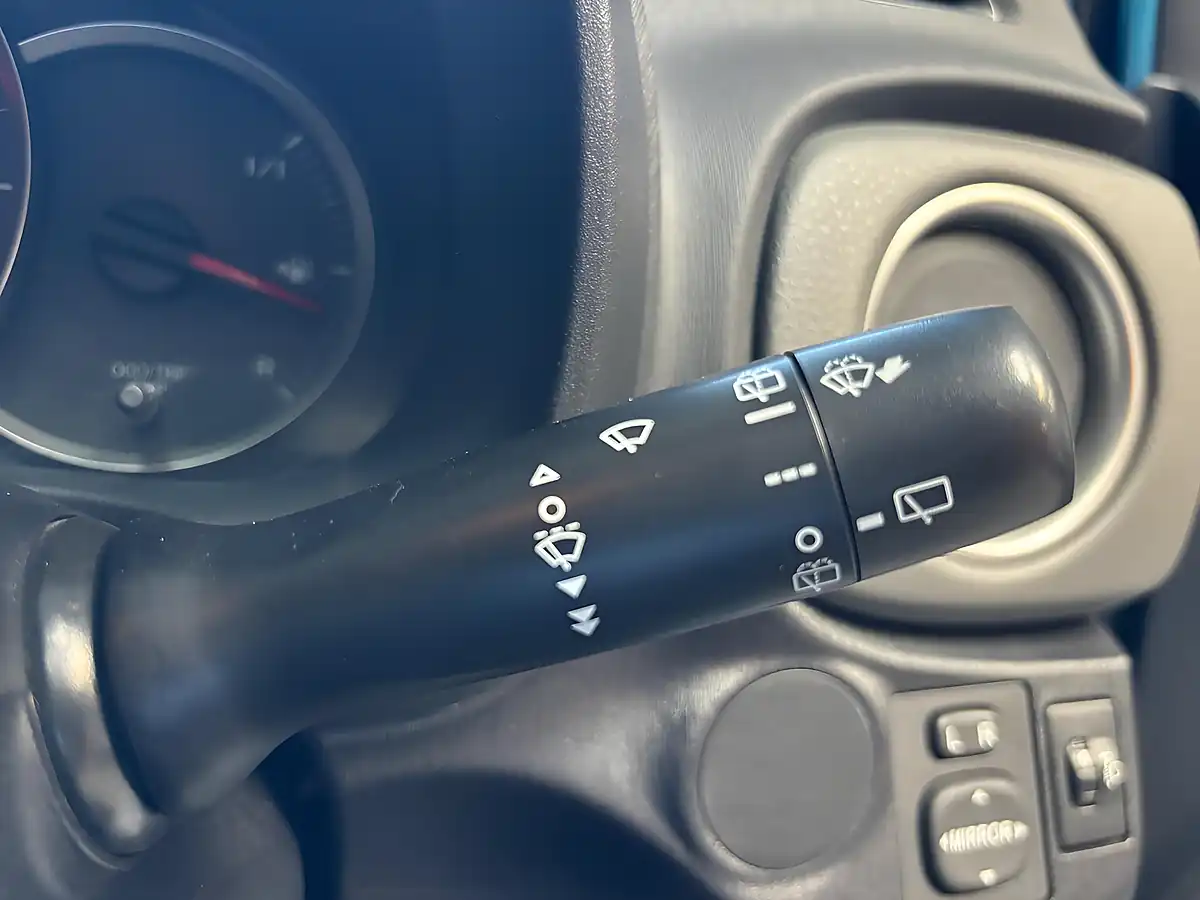 Used 2013 Toyota Yaris Tr Blue - Interior and Exterior details 17