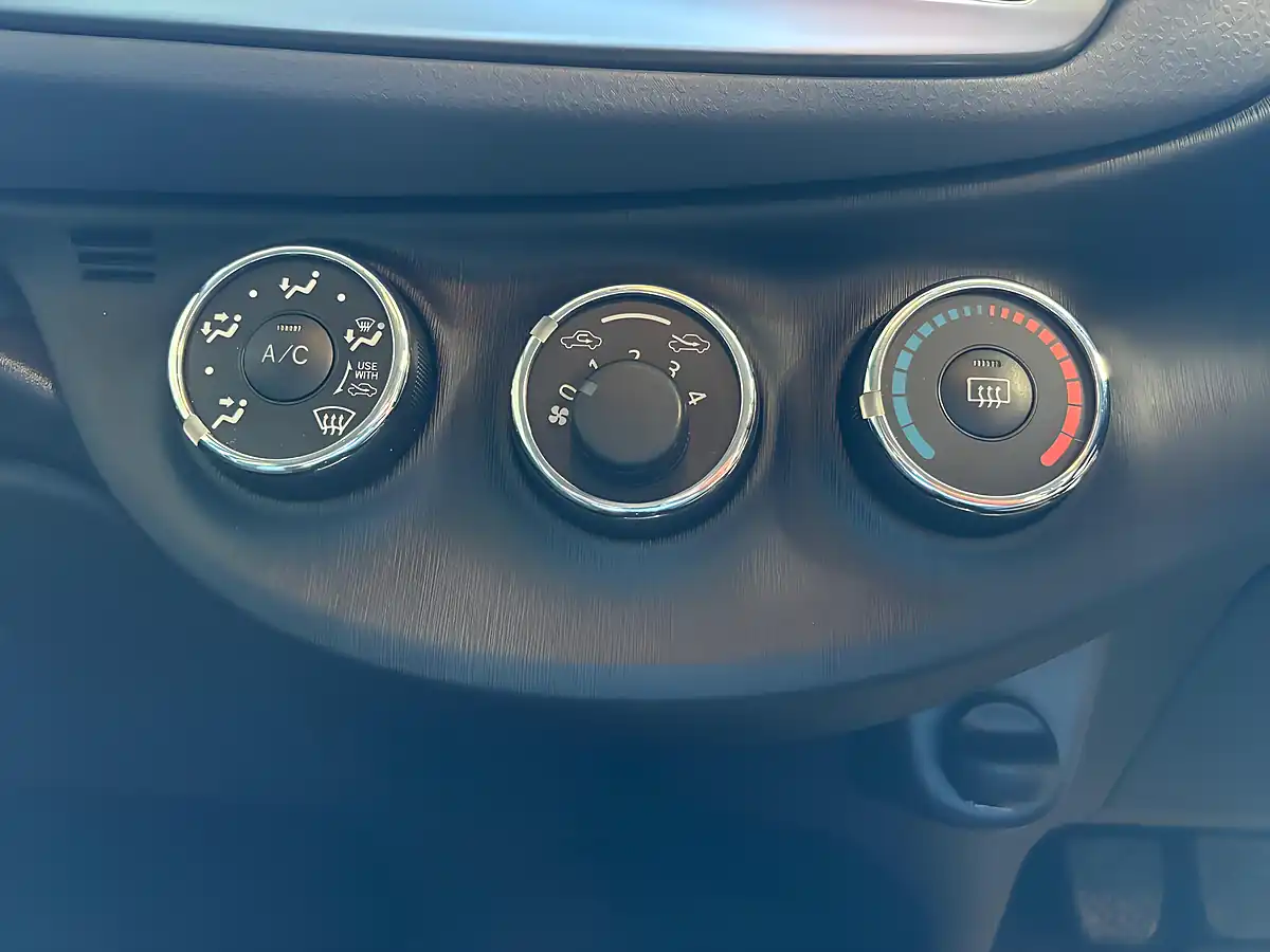 Used 2013 Toyota Yaris Tr Blue - Interior and Exterior details 20