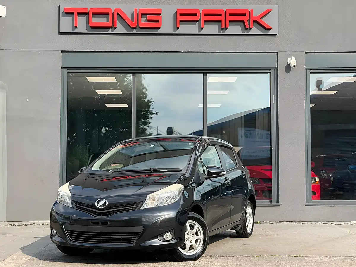 Used 2013 Toyota Yaris Tr Multidrive S Black - Interior and Exterior details 10