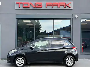 Used 2013 Toyota Yaris Tr Multidrive S Black - Interior and Exterior details 12