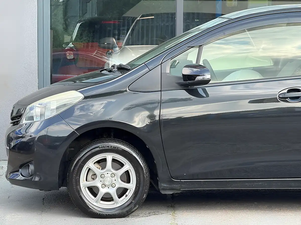 Used 2013 Toyota Yaris Tr Multidrive S Black - Interior and Exterior details 14
