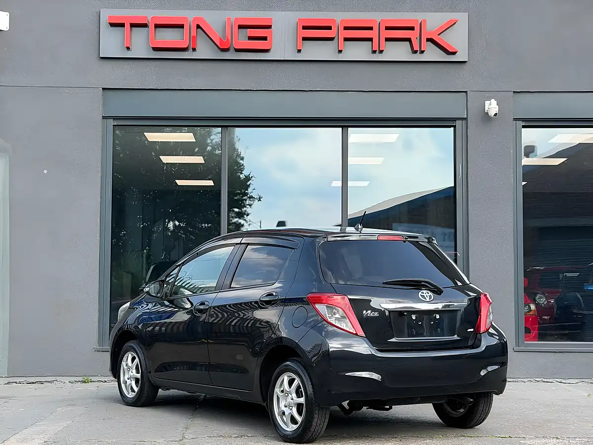 Used 2013 Toyota Yaris Tr Multidrive S Black - Interior and Exterior details 5