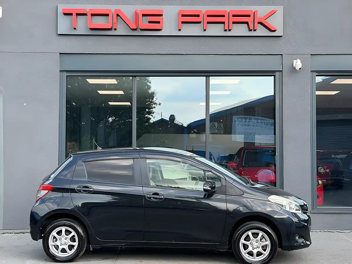 Used 2013 Toyota Yaris Tr Multidrive S Black - Interior and Exterior details 7