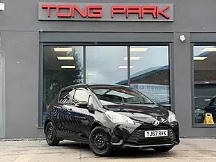 Used 2013 Toyota Yaris Tr Multidrive S White - Interior and Exterior details 4