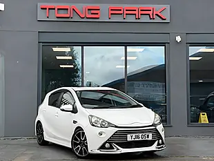 Used 2013 Toyota Yaris Tr Multidrive S White - Interior and Exterior details 5