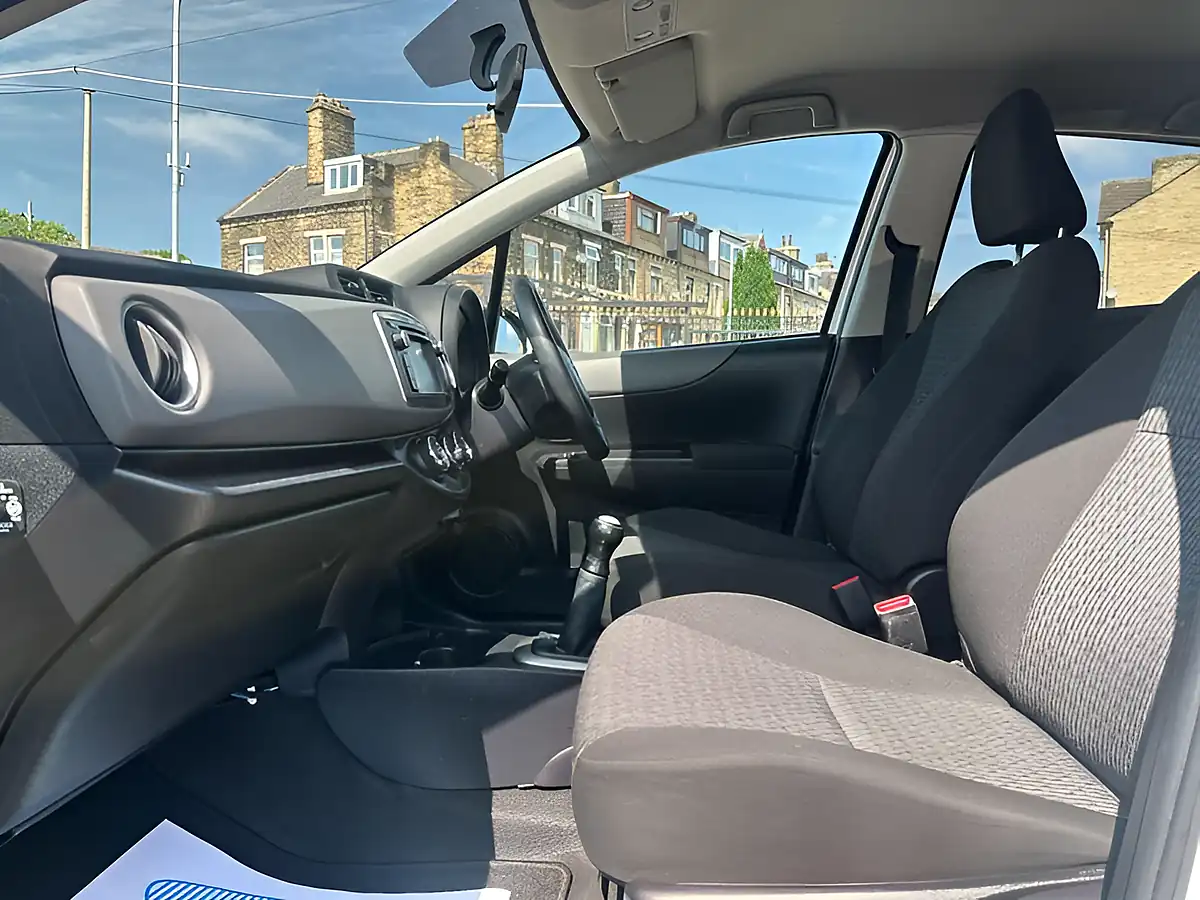 Used 2013 Toyota Yaris Tr White - Interior and Exterior details 19