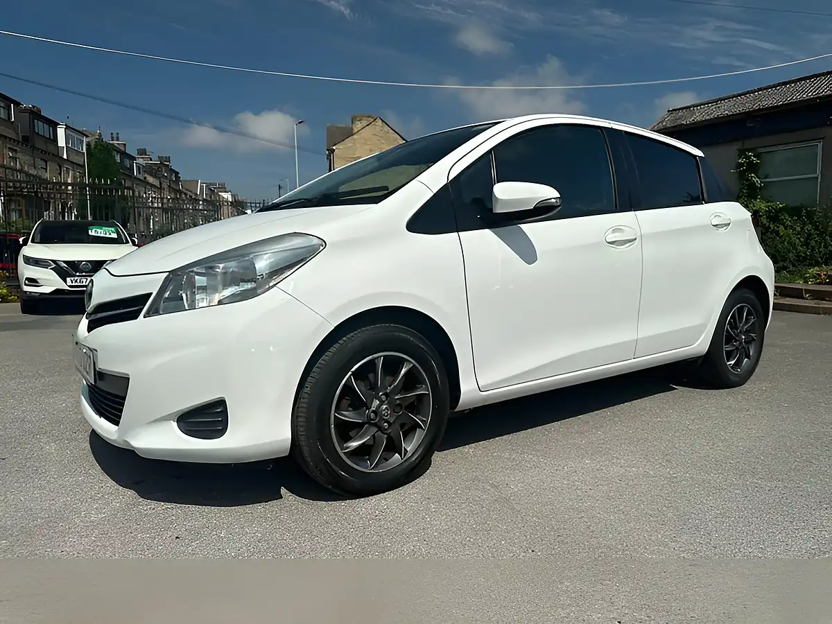 Used 2013 Toyota Yaris Tr White - Interior and Exterior details 4